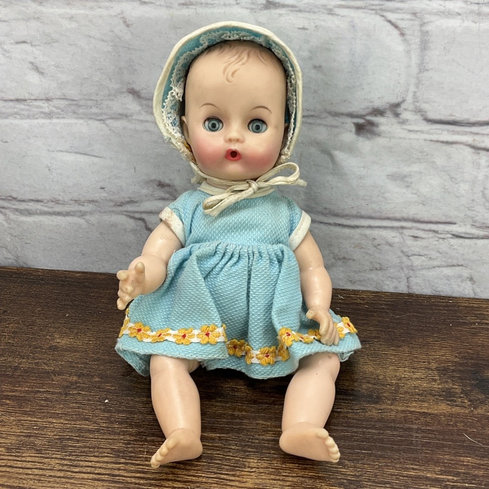 Vintage Baby Susan Drink Sleep Eyes Blue Daisy Dress And Bonnet 8.5 Inches